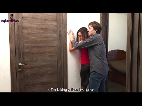 ❤️ Σέξι μεσίτρια τραβάει αισθησιακά το μουνί της και γαμάει ενώ πουλάει το διαμέρισμά της - Krempai ❤ Γαμημένο βίντεο ️